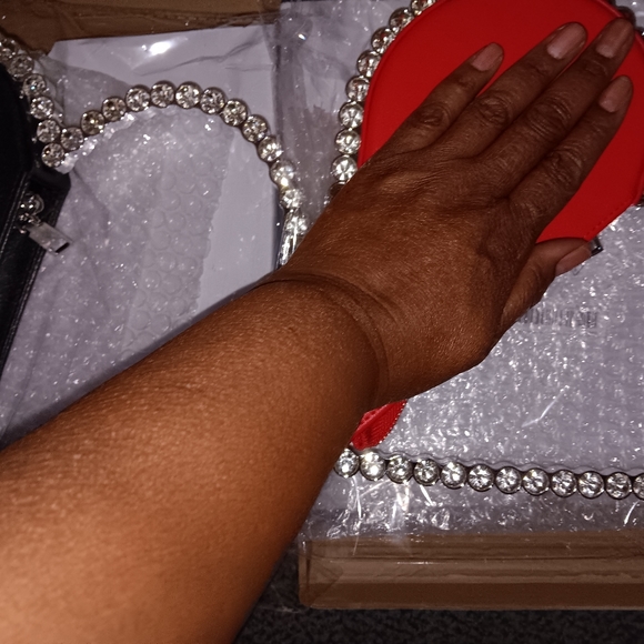 New in box Heart-shaped Diamond handle small Purse - Picture 3 of 4